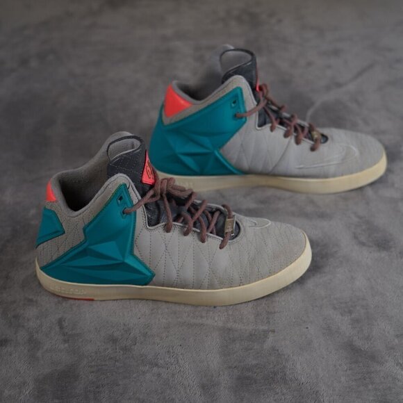 Men's NIKE Lebron XI NSW Lifestyle 616766-002 Miami Vice Wolf Grey Size 9.5 - Picture 4 of 14